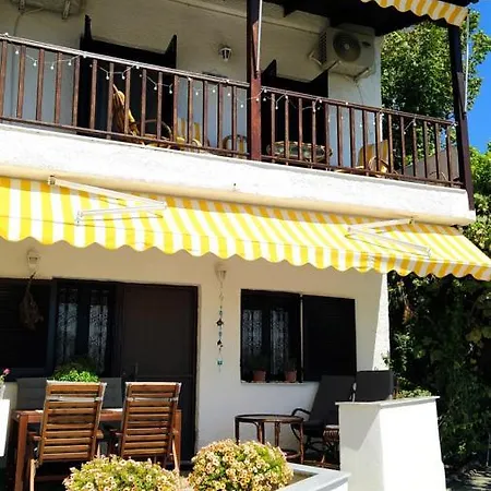 Strandhaus Mit Meerblick In Apartment Skala Fourkas